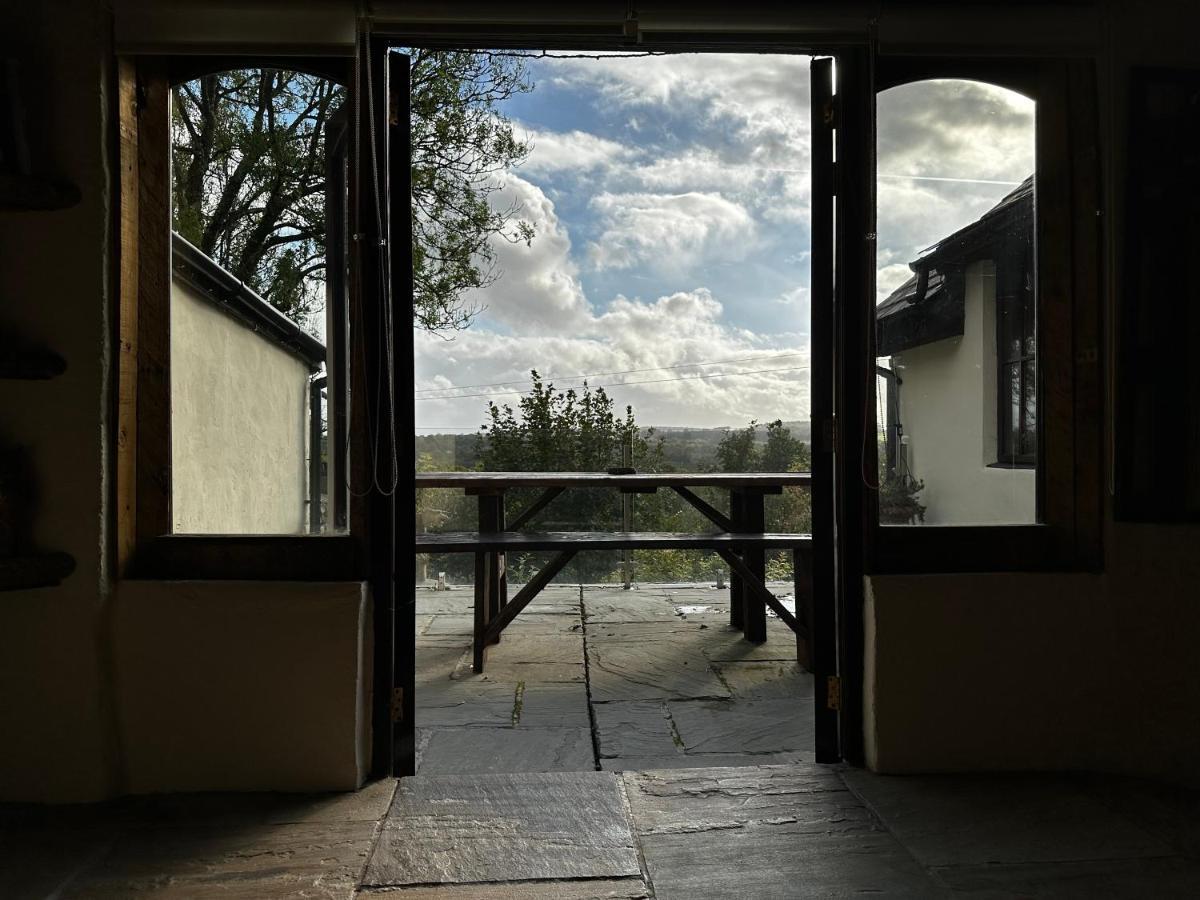 Coed Y Ddraig - Themed 3 Bedroom Cottage, With Bar & Pool Table Tregaron Kültér fotó